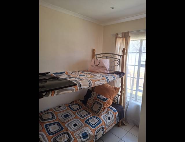 3 BEDROOM FREEHOLD FOR SALE IN CLAYVILLE